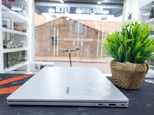 Samsung Galaxy book Snapdragon 7c  4/128