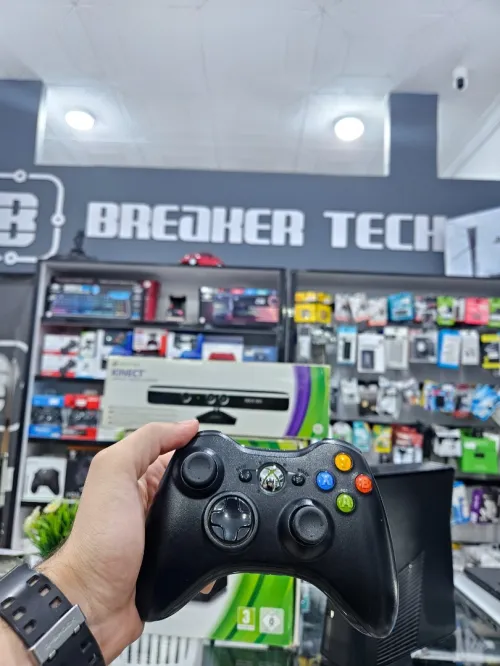 XBOX 360 SLIM + Kinect + la boîte 