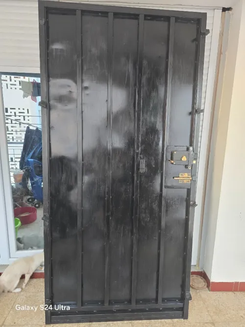 Porte d'entrée extérieure solide