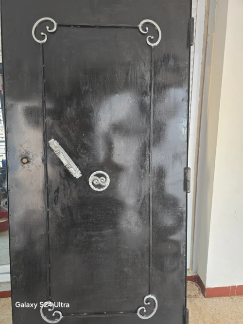 Porte d'entrée extérieure solide