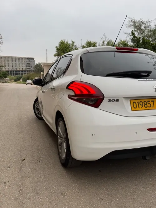 Peugeot 208 2015 Active Facelift