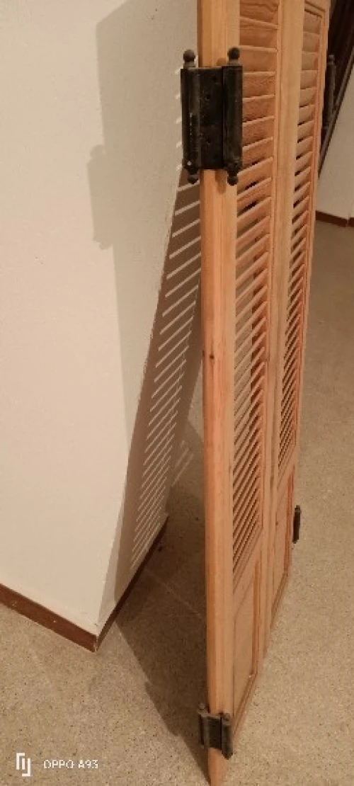 Porte western en bois rouge