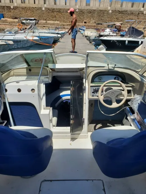 Four winns 6.20 m + place au port d'Oran incluse Moteur Yamaha 200 chevaux 2 temps 
