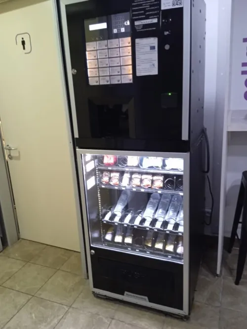 Distributeur automatique de boissons chaudes et froides موزعات آلية للمشروبات الساخنة و الباردة
