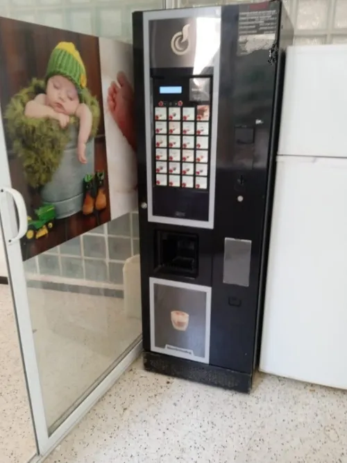 موزعات آلية للمشروبات الساخنة و الباردة مستعملة  Lots de Distributeurs automatique de boisson