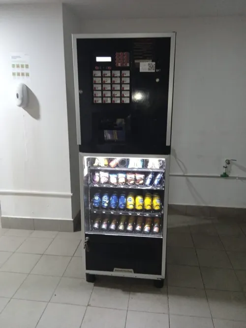 Distributeur automatique de boissons chaudes et froides موزعات آلية للمشروبات الساخنة و الباردة