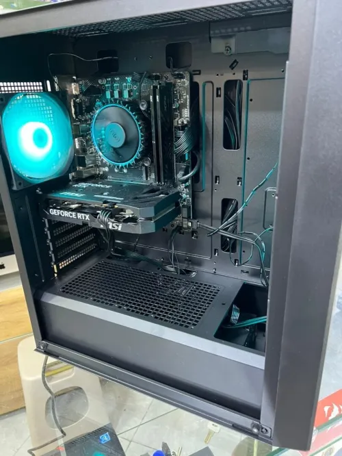 CONFIGUE INTEL I3 14100F BOX 16GB RAM 256GB SSD 550W
