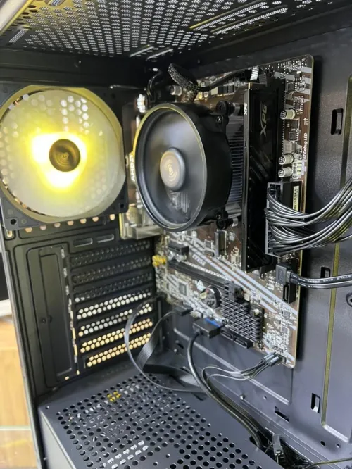 CONFIGUE RYZEN 5 5650G 8GB 512SSD 550W