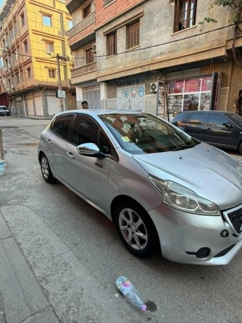 Peugeot 208 2014 Silver Line