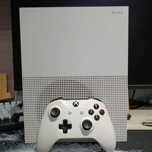 Xbox One S 512GB Bon État + Manette Fonctionne Parfaitement + Jeux Cars