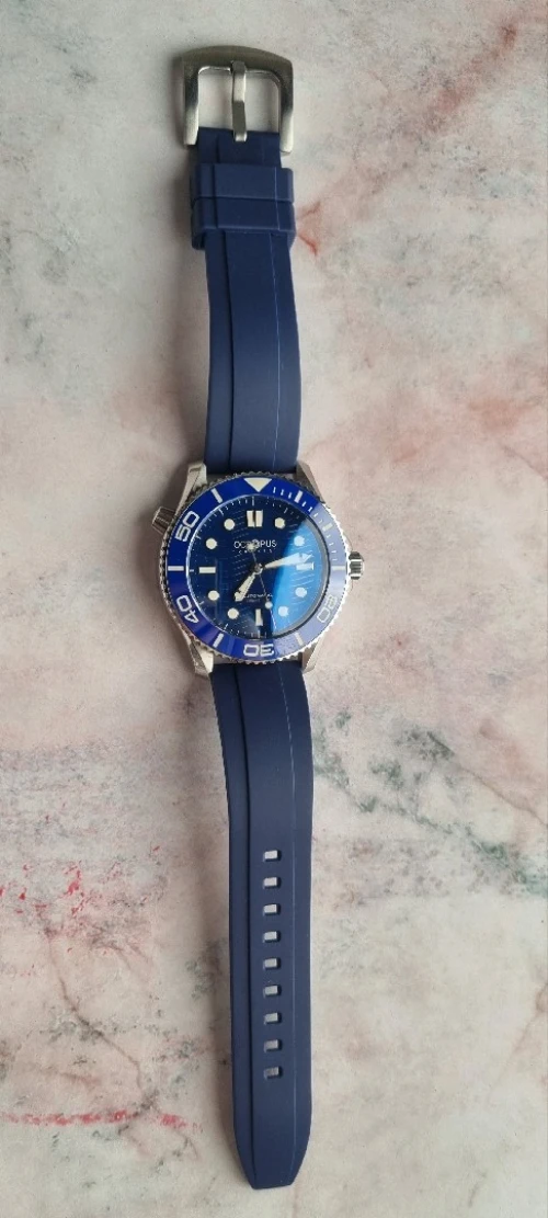 montre de plongée originale étanche à 300 mètres