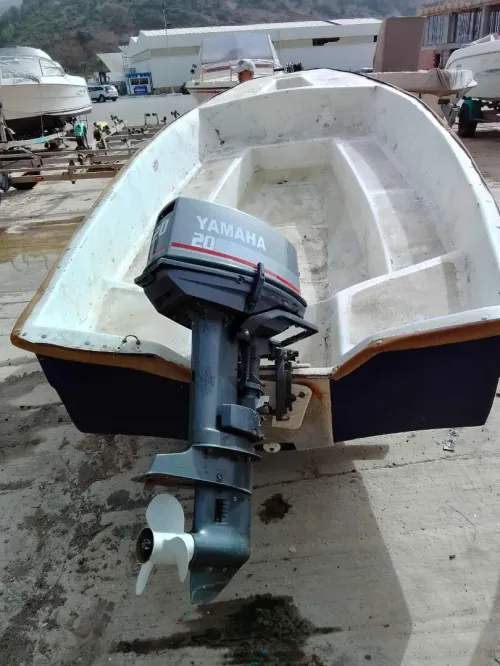 barque 4m20+ moteur yamah 20 cv
