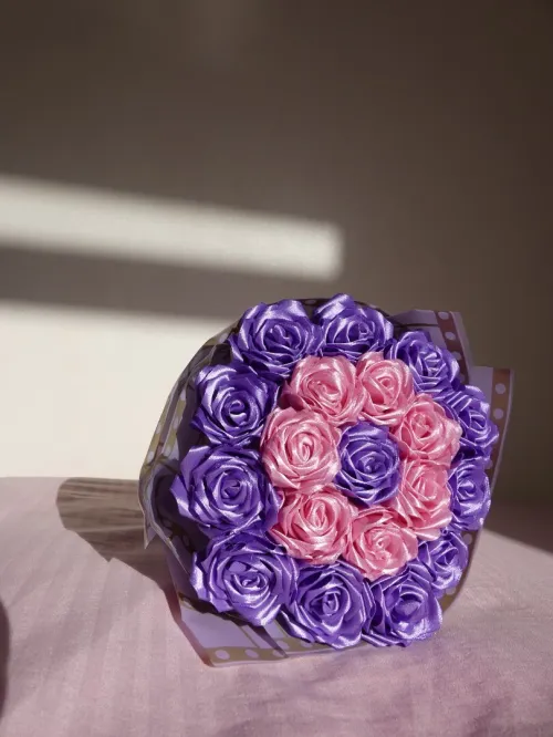 Bouquets de fleurs en satin 