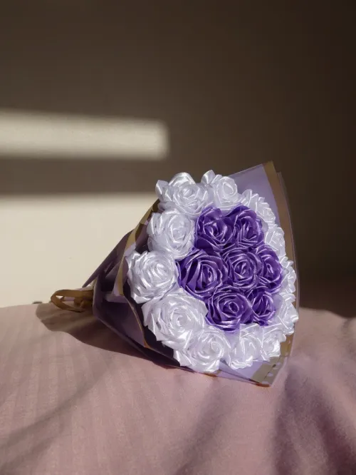 Bouquets de fleurs en satin 