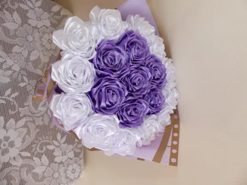 Bouquets de fleurs en satin 