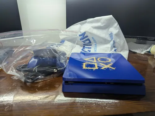 PlayStation 4 slim limited edition "Days of Play"