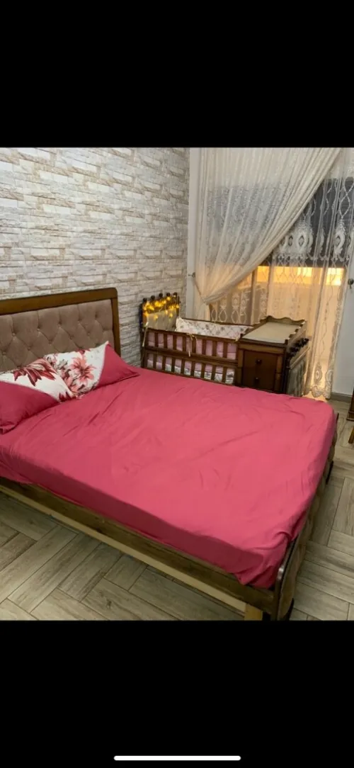Lit 2 place 190*160 bois rouge 1 er choix capitonné et coffret 
