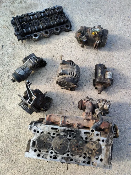 Pièce mécanique d'un moteur 1.6 HDI