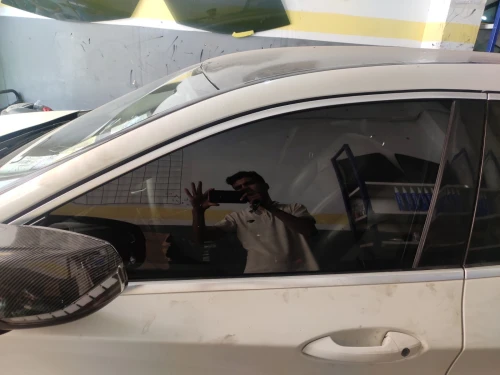 بيع و تركيب زجاج السيارات و الشاحنات 