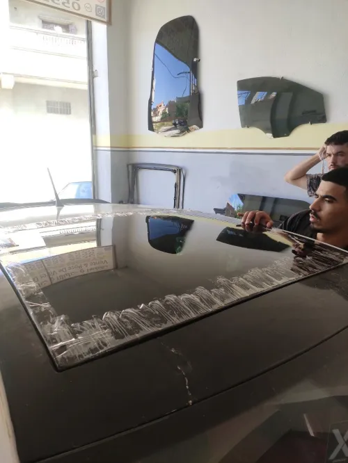 بيع و تركيب زجاج السيارات الاصلي 