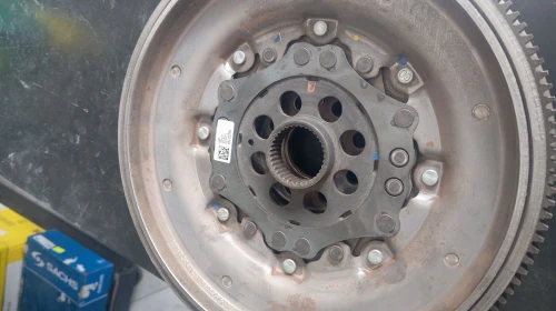 Volant moteur  05l golf 8 boite auto