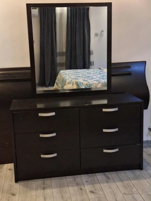 Chambre noir très joli acheté chez mobimal
