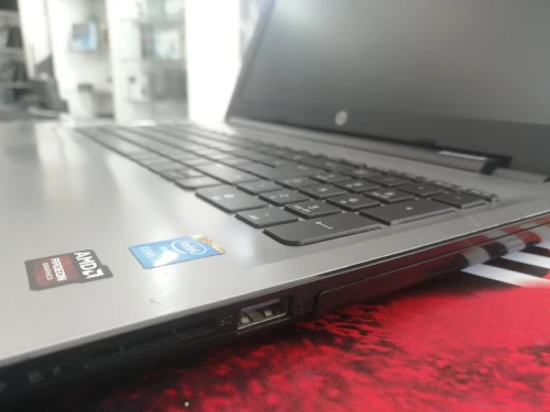 Pc Portable HP i3(5th)+VGA AMD 2GB