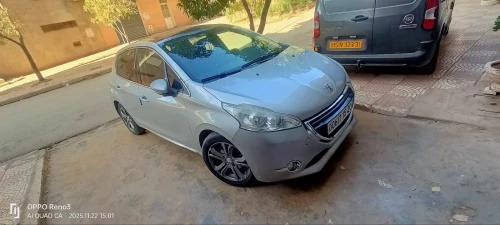 Peugeot 208 2015 Allure