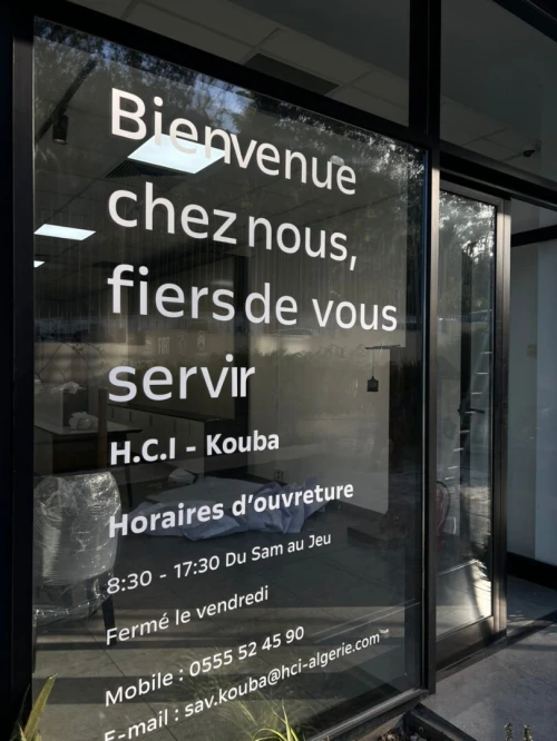 Habillage vitrine autocollant sablé