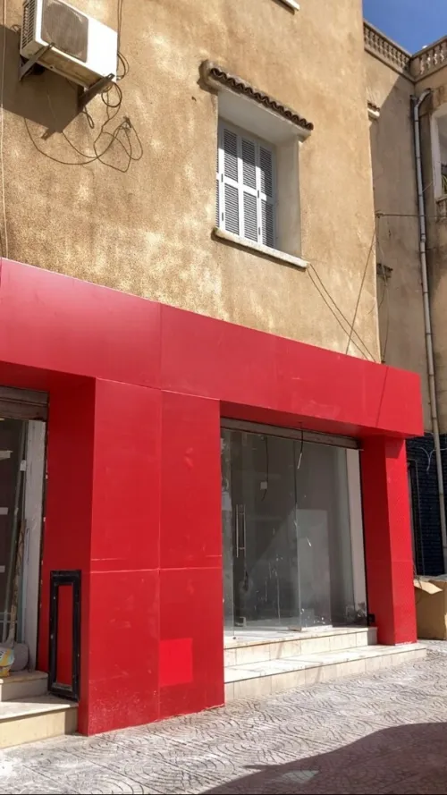 habillage vitrine interieur , exterieuret et conception plus la réalisation graphique  