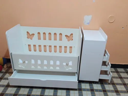 Lit bébé en très bon état 