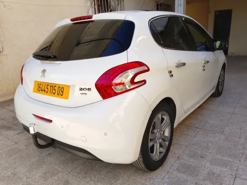 Peugeot 208 2015 Allure