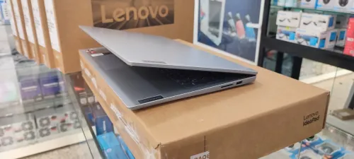 lenovo IdeaPad Ryzen 3 7320U Neuf sous emballage jamais utiliser