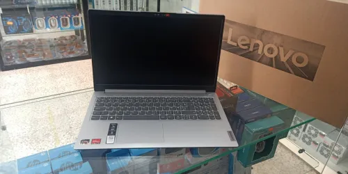 lenovo IdeaPad Ryzen 3 7320U Neuf sous emballage jamais utiliser