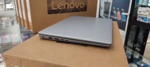 lenovo IdeaPad Ryzen 3 7320U Neuf sous emballage jamais utiliser