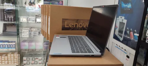lenovo IdeaPad Ryzen 3 7320U Neuf sous emballage jamais utiliser