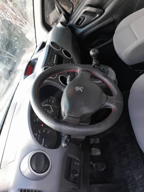 بيجو B9 2015