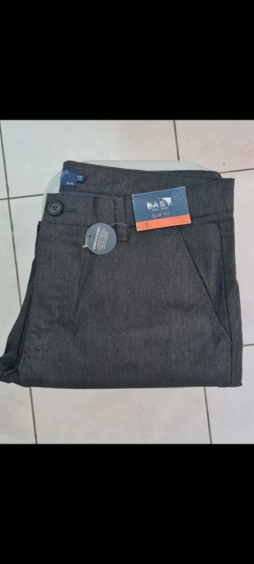 Lot des vêtements enfants femmes + de2200pieces hommes 