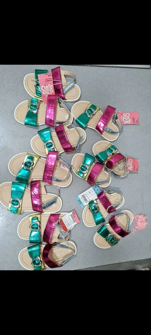 Lot des vêtements enfants femmes + de2200pieces hommes 