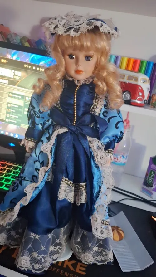 Poupée en porcelaine originale de France