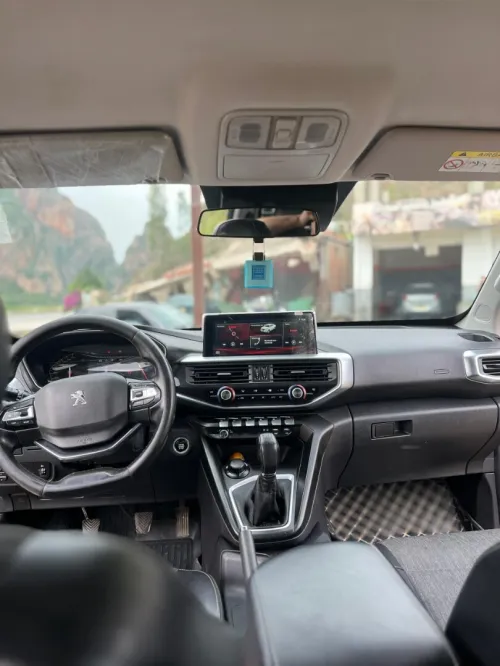 Peugeot landtrek 2022 full option