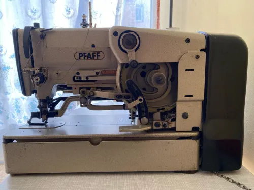 Machine à coudre PFAFF 