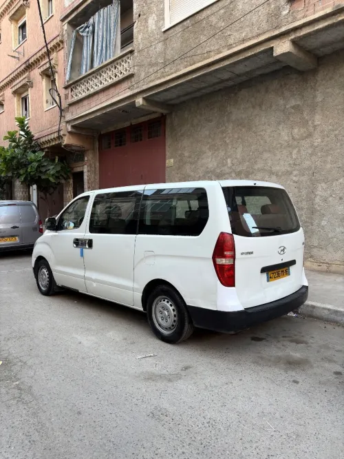 Hyundai H1 2011