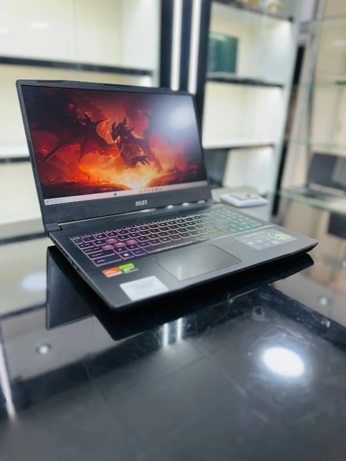 MSI BRAVO 15 C7V RYZEN 9 7940Hs 16GB 512GB SSD RTX 4060 8GB 2K 165HZ