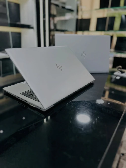 HP ELITEBOOK 755 G5  RYZEN 7 PRO 2700U 8GB 256GB SSD AMD RADEON VEGA 10 1GB VRAM