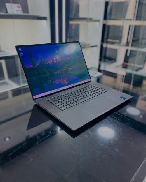 DELL PRECISION 5680 OLED 4k TACTILE I7-13800H 32GB 1TB RTX A1000 ADA 6GB VRAM