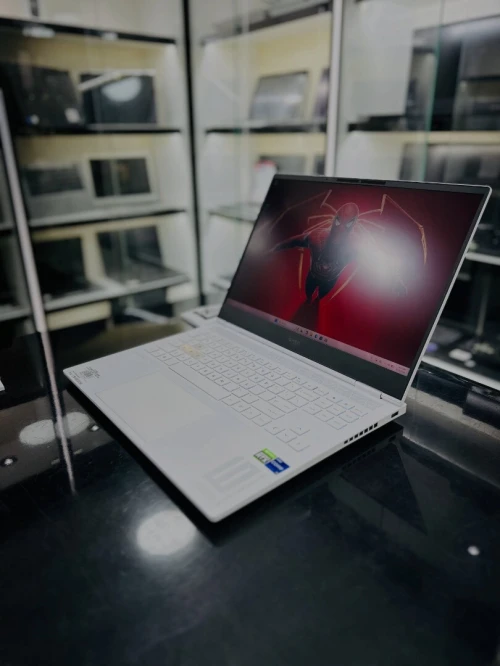 HP OMEN 16 WHITE EDITION I9-13900Hx 16GB DDR 5 512GB SSD NVME RTX 4070 8GB 2K 240Hz