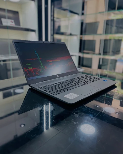 HP 250 G9  I7-1255u 16GB 256GB SSD