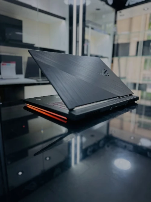 ASUS ROG STRIX G17 I7-10875H 16GB 512GB SSD NVME RTX 2070 8GB 240Hz