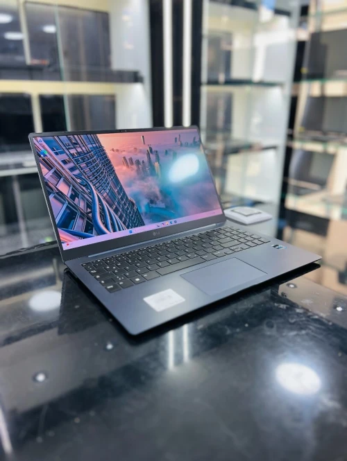 LG GRAM 15 OLED I7-1360P 16GB DDR 5 1TB SSD NVME